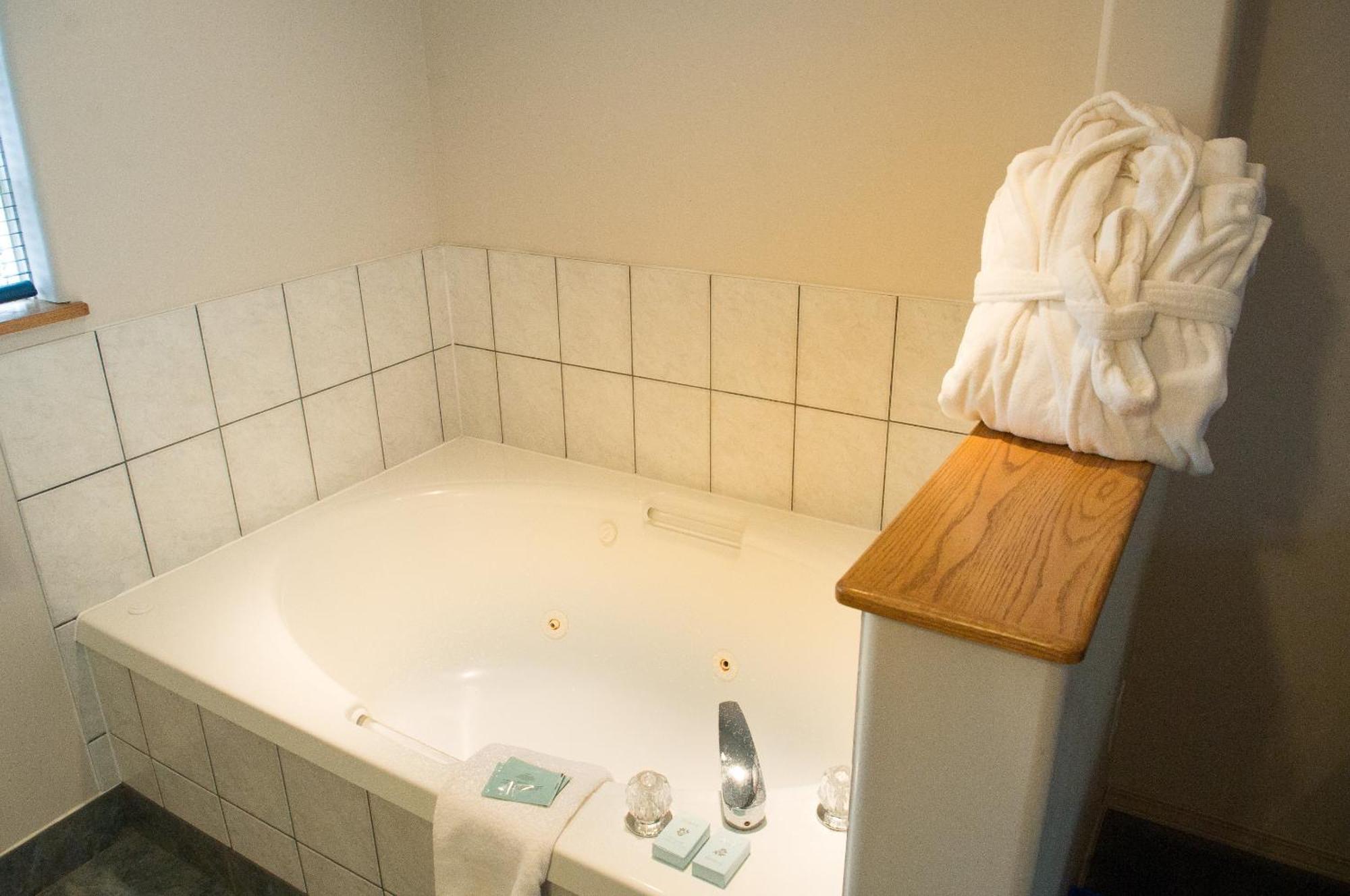 Motel Bavaria Radium Hot Springs Ngoại thất bức ảnh
