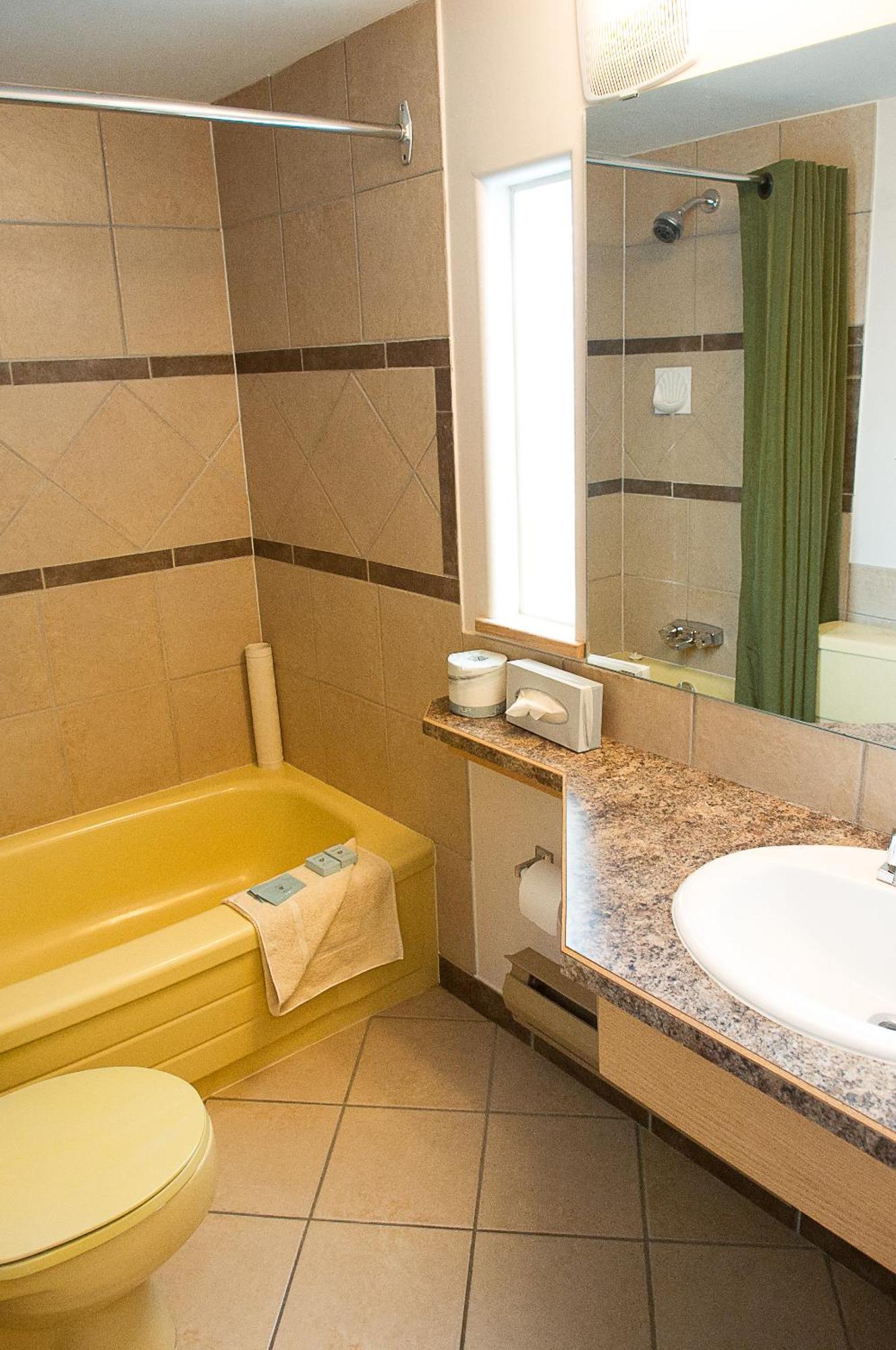 Motel Bavaria Radium Hot Springs Ngoại thất bức ảnh