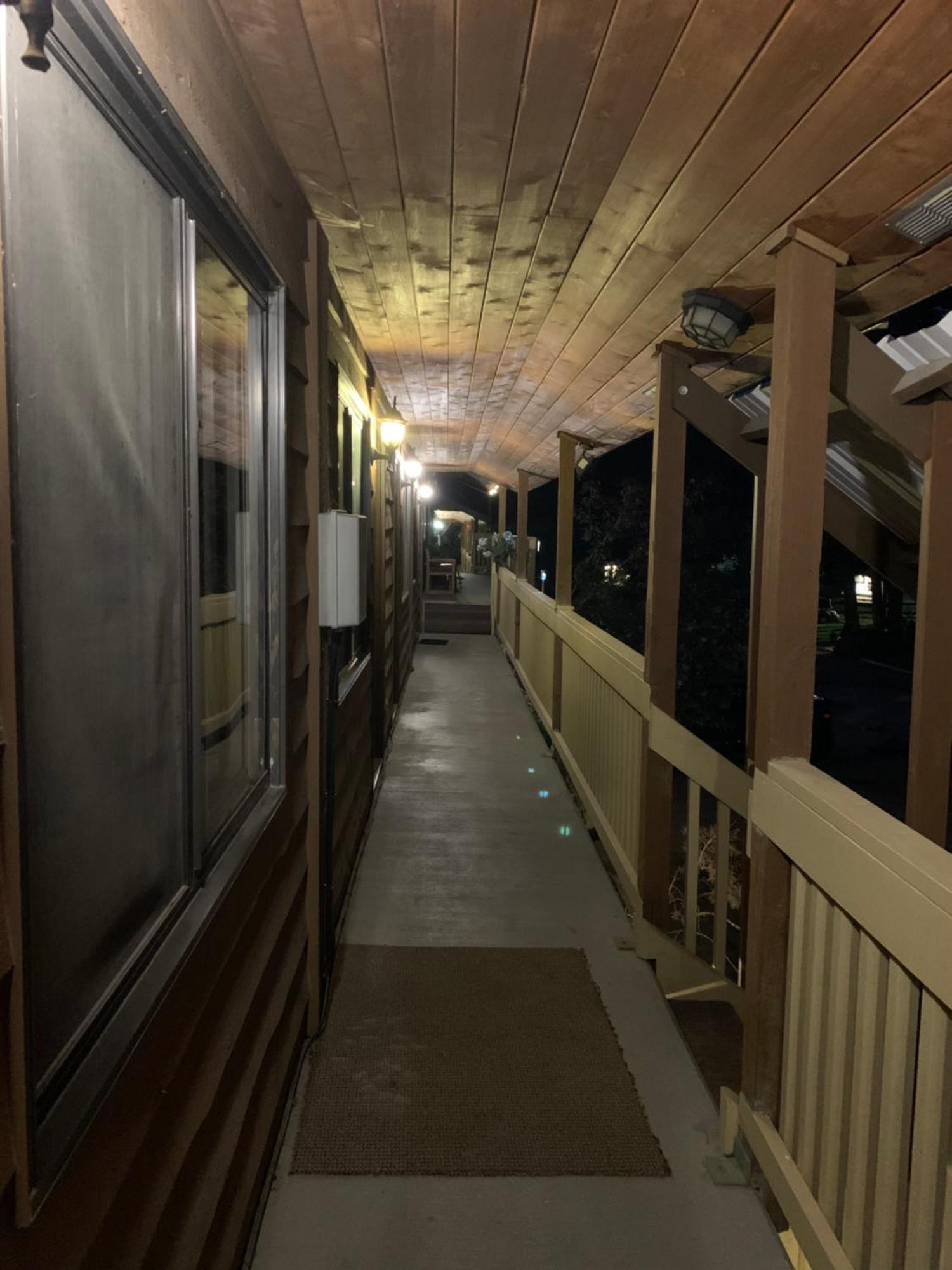 Motel Bavaria Radium Hot Springs Ngoại thất bức ảnh