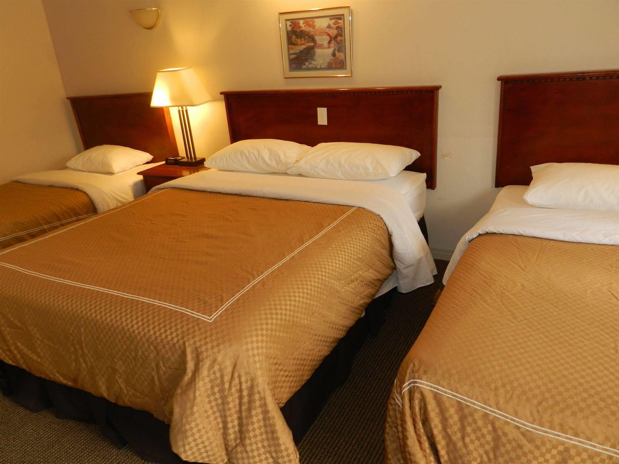 Motel Bavaria Radium Hot Springs Ngoại thất bức ảnh